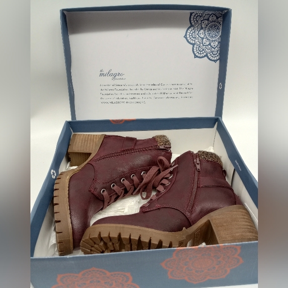 Carlos by Carlos Santana Gibson Lace up Bootie in Wine - Picture 7 of 7